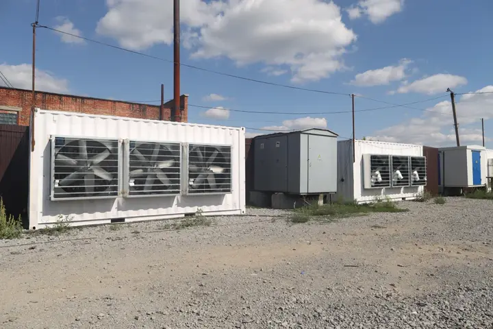 Контейнеры на площадке